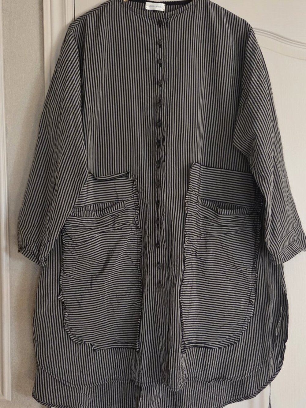 KRISTA LARSON BLACK/GREY STRIPED SILK COAT ONE SIZE